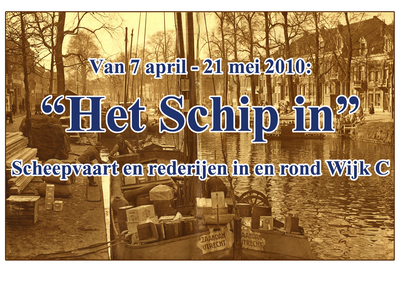 716510 Affiche bij de kleine tentoonstelling ‘Het Schip in’ - scheepvaart en rederijen in en rond Wijk C, in het ...